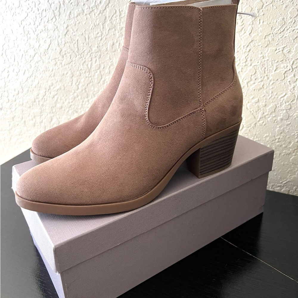 Old navy boots size 8